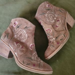 Westmont II embroidered suede ankle boots 8.5